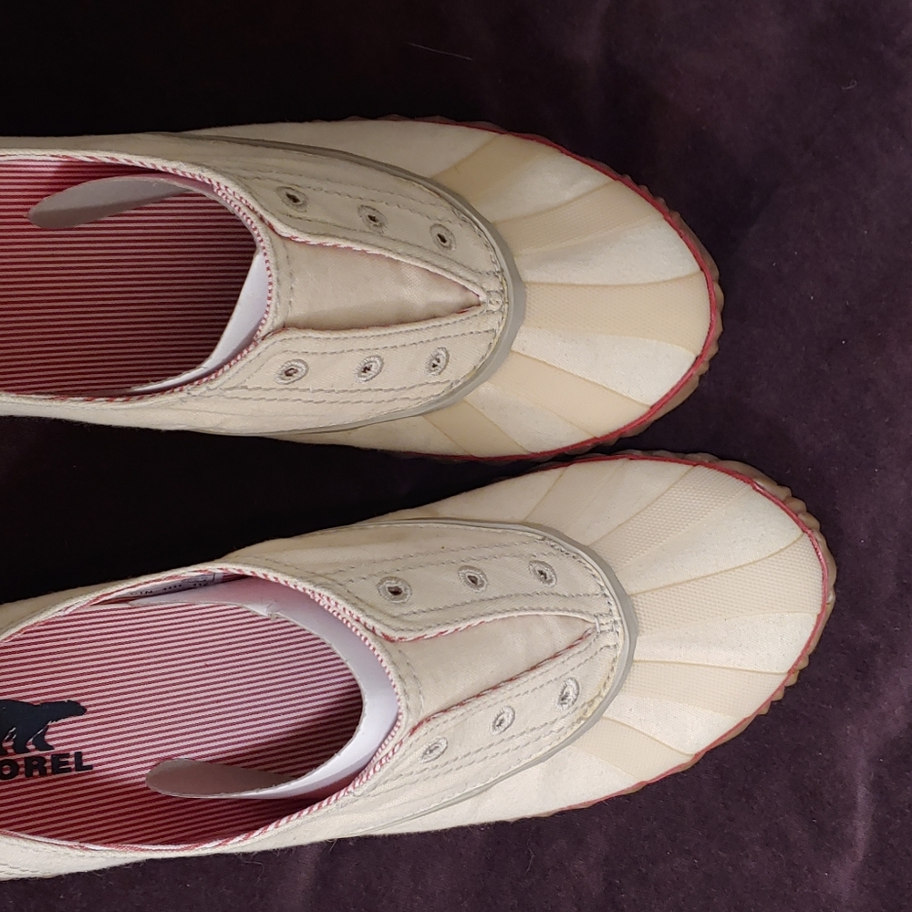 Sorel boat shoes size 8